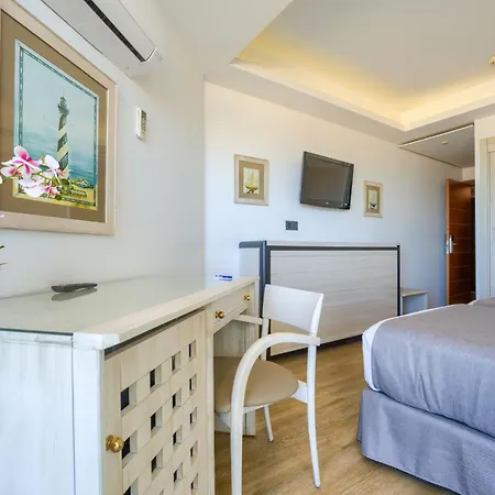 Puerto Bahia & Hotel 4*