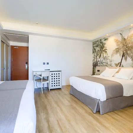 Puerto Bahia & Hotel 4*