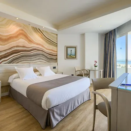 Puerto Bahia & Hotel 4*